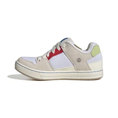 ElementStore - HQ2100_5_FOOTWEAR_Photography_Side Medial Center View_white