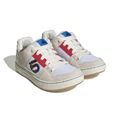 ElementStore - HQ2100_6_FOOTWEAR_Photography_Front Lateral Top View_white