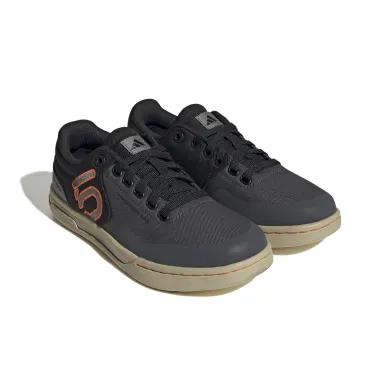ElementStore - HQ2124_6_FOOTWEAR_Photography_Front Lateral Top View_white
