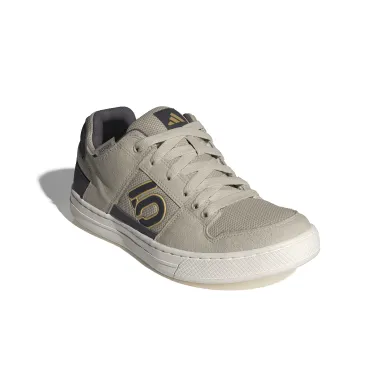 ElementStore - ID7489_6_FOOTWEAR_Photography_Front Lateral Top View_white