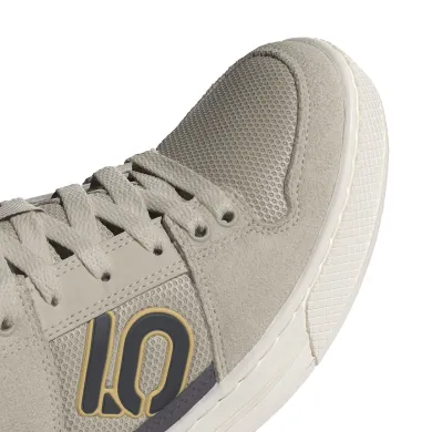 ElementStore - ID7489_8_FOOTWEAR_Photography_Detail View 1_white