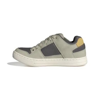 ElementStore - ID2451_5_FOOTWEAR_Photography_Side Medial Center View_white