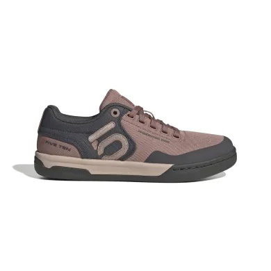 ElementStore - IH0819_1_FOOTWEAR_Photography_Side Lateral Center View_white