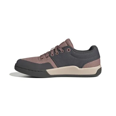 ElementStore - IH0819_5_FOOTWEAR_Photography_Side Medial Center View_white