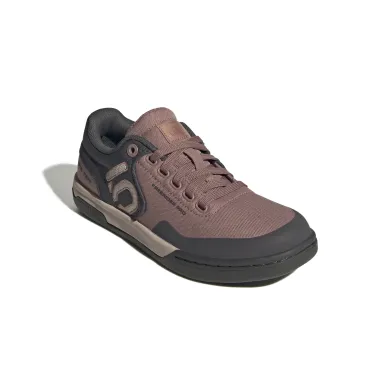 ElementStore - IH0819_6_FOOTWEAR_Photography_Front Lateral Top View_white