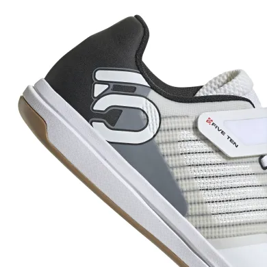 ElementStore - IH1309_8_FOOTWEAR_Photography_Detail View 1_white