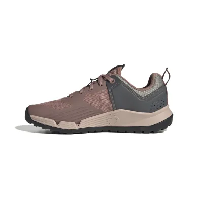 ElementStore - IH0813_5_FOOTWEAR_Photography_Side Medial Center View_white