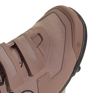 ElementStore - IH0807_7_FOOTWEAR_Photography_Detail View 1_transparent