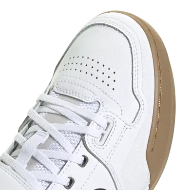 ElementStore - IH1310_8_FOOTWEAR_Photography_Detail View 1_transparent
